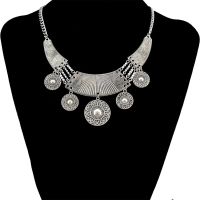 Bohemian Vintage Tibatan Silver Alloy Carved Flower Round Plates Coins Choker Necklace for Women Gypsy Ethnic Necklaces Jewelry Fashion Chain Necklace