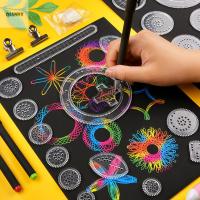 ล้อเกียร์ที่เชื่อมต่อกันอุปกรณ์นักเรียน QIANNY ลายฉลุอเนกประสงค์แบบวาดรูป Spirograph ชุดเครื่องมือระบายสี