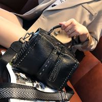 【YF】 2022 Fashion Rivet Bags Boston Pillow Women Handbags Chain Design High Quality Black Leather Tote Large Capacity Shoulder Bag