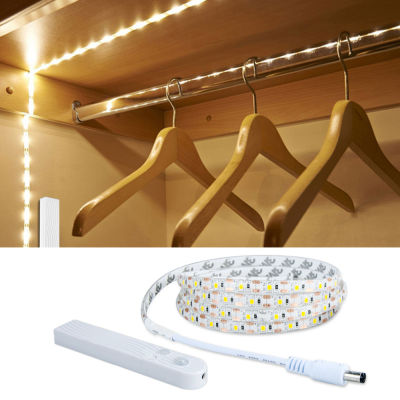 ร้อน PIR Motion Sensor LED ภายใต้คณะรัฐมนตรีแสงสำหรับห้องครัวตู้เสื้อผ้า SMD 2835 AAA แบตเตอรี่ขับเคลื่อน LED แถบคืนโคมไฟโคมไฟข้างเตียง