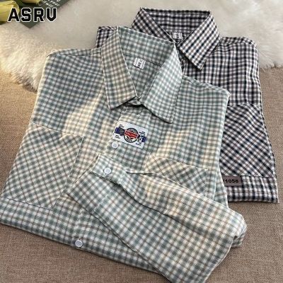 ASRV เสื้อเชิ้ตชาย เสื้อเชิ้ตผู้ชาย เสื้อเชิ้ตลำลองชาย shirts for men เชิ้ตผู้ชาย Bahan Kain Tipis เสื้อแขนยาวของผู้ชายเสื้อแจ็กเก็ตเสื้อเชิ้ตลายตารางเพรพพี้ทรงหลวมอเนกประสงค์เสื้อแขนยาวสำหรับผู้ชายสไตล์ญี่ปุ่นเสื้อเชิ้ตผู้ชายใส่ได้ทุกเพศเสื้อเชิ้ตมีปก