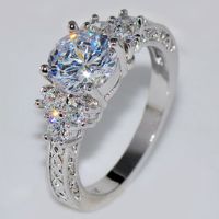 New Fashion Trend Simple Womens Rings Zircon Rings Popular Temperament Elegant Personality Jewelry Accessories Wedding Gift