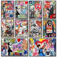 Street Graffiti Banksy Wall Art โปสเตอร์ Boy And Girl In Love ภาพจิตรกรรมฝาผนังยอดนิยม Modern Home Room Decor ภาพวาดผ้าใบภาพพิมพ์