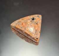 หินหลังเบี้ย แจสเปอร์ (Jasper) " หินแห่งความกล้าหาญ" ทรง triangle  น้ำหนัก 35.11 ct. ขนาด 27.4*9.1*24.7 mm.  หินลายธรรมชาติ หินแท้ 100% เนื้อดี ราคาถูก