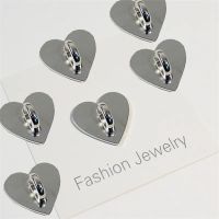 Korea 2PCS Diy Metal Glossy Heart Sticking Hooks Accessories For iPhone Jewelry Making Silver Phone Case Charms Connecting Clasp