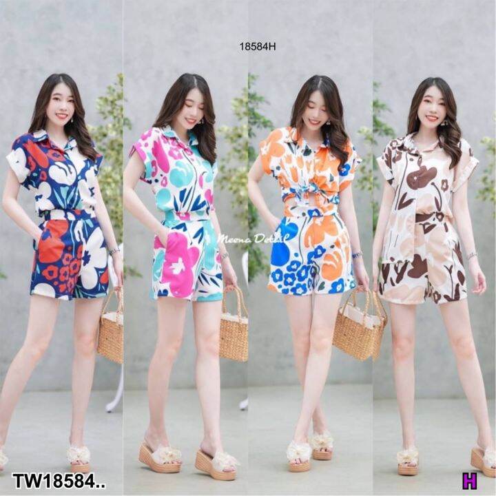 tw18584-set-2-ชิ้น-เสื้อแขนพับลายกราฟฟิก-กางเกงขาสั้น