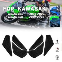 สติกเกอร์แผ่นถังน้ำมันมอเตอร์ไซค์สำหรับ Kawasaki NINJA250 NINJA400 NINJA 250 400 2019-2022ตัวป้องกันถังน้ำมันรูปลอกที่จับถังกันลื่น