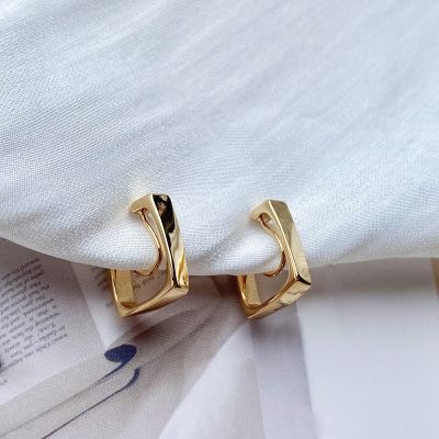 【YF】 Hot Sale Geometry Minimalist Clip on Earrings Vintage High Quality Golden Without Piercing Ear Clips for Women