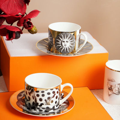 ชุดจานถ้วยกาแฟแก้วรูปหน้าถ้วยเซรามิกยุโรปสร้างสรรค์ถ้วยชายามบ่ายของขวัญเชียนสนุกสนาน