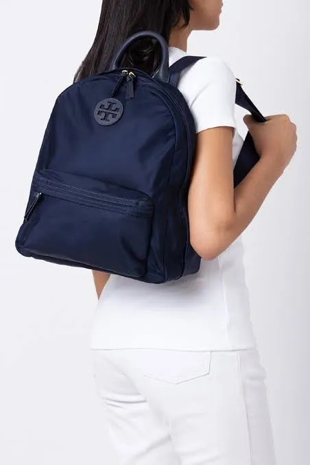 กระเป๋าเป้ กระเป๋าสะพายของแท้ TORY BURCH Ella Nylon Backpack  เป็นหนึ่งในแบรนด์ของกระเป๋าเป้ที่ได้รับความนิยมเป็นอย่างมาก 