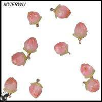 MYIERWU 10pcs สีชมพูอมชมพู ดอกไม้ธรรมชาติสีชมพู Handcrafted Bud Golden Charm ยาว15มม. อะคริลิค เครื่องรางดอกไม้อะคริลิคใส ง่ายต่อการพกพา กว้าง9.5มม. เครื่องรางดอกตูม งานฝีมือดีไอวาย