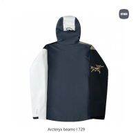 Arcteryx เสื้อแจ็คเก็ตเปลือกแข็งมีฮู้ดโลโก้เย็บปักถักร้อยกันน้ำและทนต่อการเสียดสีสำหรับผู้ชายและผู้หญิงเสื้อแจ็คเก็ตคู่สีเดียวกันTH