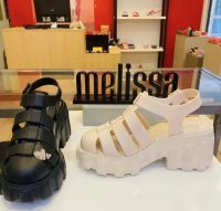 Melissa รองเท้าผู้หญิง 2023 ใหม่ Melissa รองเท้าแตะผู้หญิงส้นสูงแพลตฟอร์มปิดหัวรองเท้าเจลลี่รองเท้าชายหาดโรมัน ~