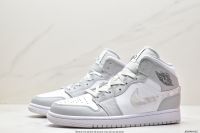 [New] 【พร้อมส่งของแท้?/ รุ่นนี่ใส่ตรงไซส NIKE Air Jordan 1 Retro Mid White Camo AJ1 แฟชั่น รองเท้ากีฬา（สินค้าพร้อมกล่อง อุปกรณ์ครบ จัดส่งฟรี）