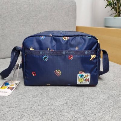 Lesportsac การ์ตูน Sesame Street น่ารักพิมพ์ Messenger กระเป๋าน้ำหนักเบาดอกไม้ผ้ากระเป๋าหญิงกระเป๋าสะพายกันน้ำ 2434