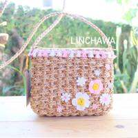 ? ? Linchawa mini bag สะพายดอกไม้แสนสวย กระเป๋าสานผักตบชวาจากแหล่งผลิตจังหวัดพะเยา DIY by Linchawa ขนาด 7*5 นิ้ว #กระเป๋าสาน #กระเป๋าผักตบชวา #สายมุก #กระเ