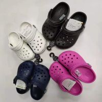 - Crocs รองเท้าแตะ รองเท้าชายหาด ขนาดเล็ก กลาง และใหญ่ สําหรับเด็กผู้ชาย และเด็กผู้หญิง 204536