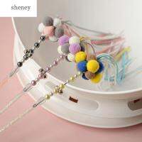 SHENY ของเล่นแมวแบบโต้ตอบกับปอมปอมและกระดิ่งสำหรับจับสัตว์เลี้ยงใช้ในร่มอุปกรณ์สัตว์เลี้ยงไม้ไม้ของเล่นแมวเคี้ยวไม้เท้า