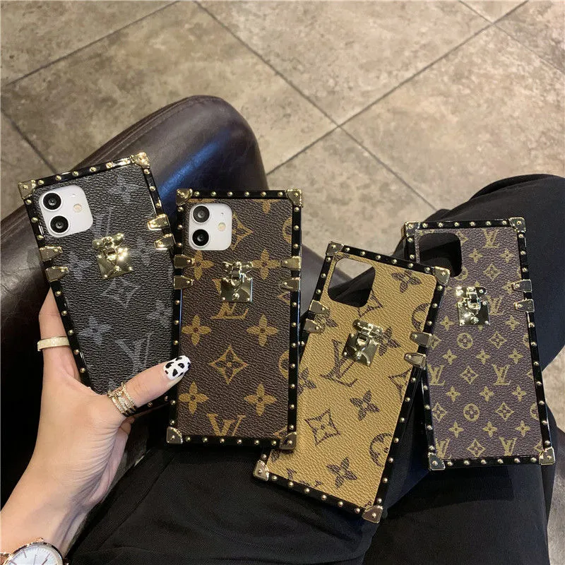 Louis Vuitton Wallet Case iPhone 11,12,13,14,15 iPhone 11,12,13,14