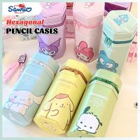 ❀┇✆ 【Sanrio】กระเป๋าดินสอ หนัง PU ทรงหกเหลี่ยม ขนาดใหญ่ จุของได้เยอะ สําหรับใส่เครื่องเขียน ปากกา