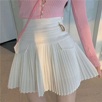 สีขาวจีบกระโปรงผู้หญิงเอวสูงกระโปรงมินิโลหะตัวอักษร D ออกแบบ A-Line C Lubwear เกาหลีเซ็กซี่ Streetwear แสดงของแข็งสบายๆ
