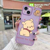 Chenyyka เคสสำหรับ iPhone 13 Pro Max 13 Mini เคสโทรศัพท์แฟชั่นแบบบางดีไซน์น่ารักรูปแบบวินนี่เดอะพูห์เดอะพูห์กันกระแทกขอบสี่เหลี่ยมเคสนิ่มเคสซิลิโคนคลุมทั้งหมดเคสป้องกันกล้อง