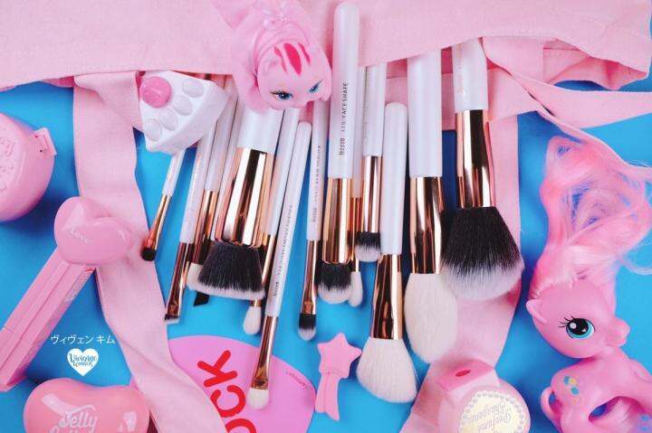 t215-25-pcs-white-rose-gold-brushes-kit-เซ็ตแปรงแต่งหน้า