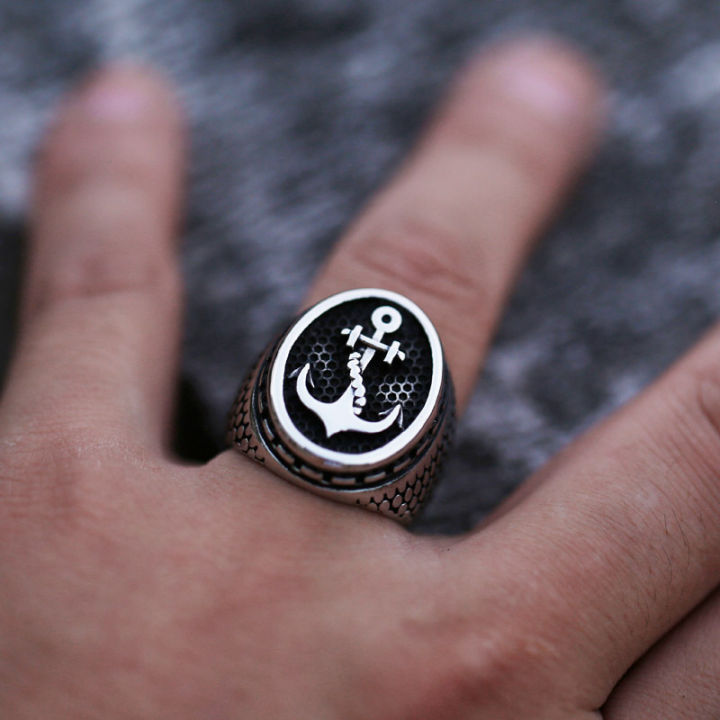 แหวนเหล็กกล้าไร้สนิมสไตล์วินเทจทหารเหล็กรูปสมอลายจุดแหวนของเหล็กไททาเนียมสุภาพบุรุษ