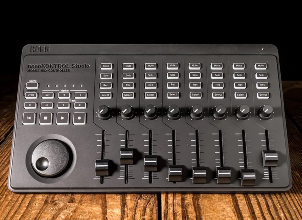 Korg nanoKontrol-Studio Midi Controller (NanoKontrol Studio/nano