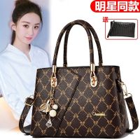 ﹊▨ Middle-aged lady big han edition fashion atmosphere one shoulder bag winter new female BaoChao oblique satchel joker