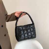 [COD] 2022 winter new womens bag large-capacity hand-held square embroidery thread shoulder foreign style