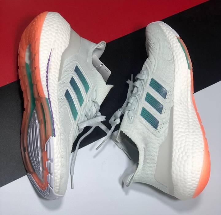 รองเท้าผ้าใบ-adidas-สุดฮิต-ปี-2022