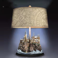 Hogwartsed โคมไฟตั้งโต๊ะเรซิ่นเครื่องประดับ Modern Home ห้องนอนตกแต่งโต๊ะปราสาทโคมไฟตั้งโต๊ะ Harryed Pottersed วันเกิด Gift