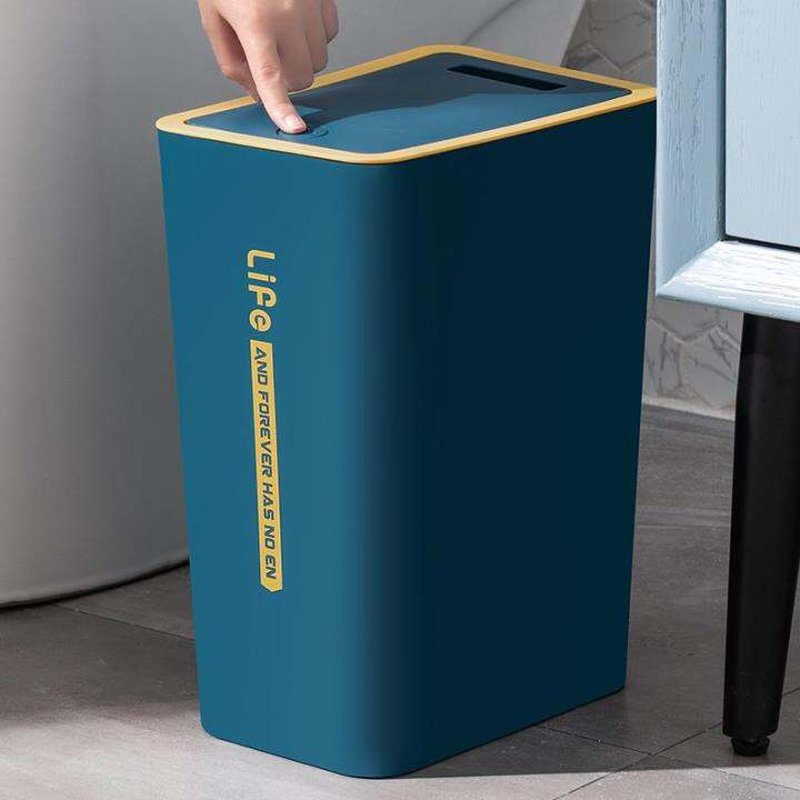 Cat excrement, cat litter trash can deodorize and prevent pets from