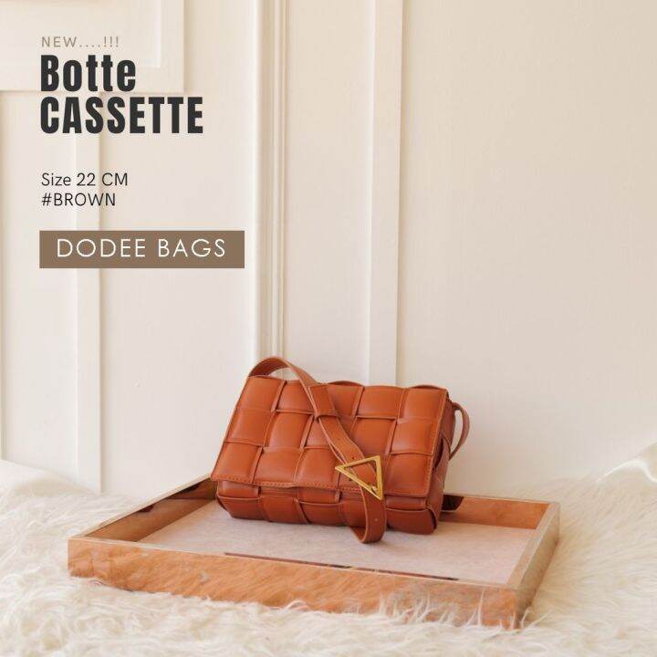 กระเป๋าทรง-bottega-cassette-padded-22-cm