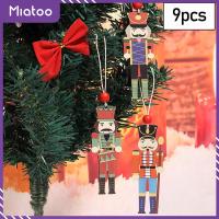 Miatoo เครื่องประดับจี้แขวนเครื่องเปิดถั่วลายคริสมาสต์9ชิ้นสำหรับหน้าต่างเทศกาล