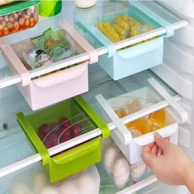 ใช้เพิ่มพื้นที่เก็บของในตู้เย็น โดยเสียบกับถาดวางแต่ชั้น ช่วยประหยัดพื้นที่ในการจัดเก็บ มีรูระบาย  ขนาด15×12×5.7ซม.  **ขออนุญาติสุ่มสี