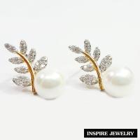 Inspire Jewelry ,ต่างหูมุก ใบช่อมะกอก ฝังเพชรสวิส หุ้มทองแท้ 24K สวยหรู พร้อมกล่องกำมะหยี่ (พิเศษสำหรับผิวแพ้ง่ายมาก)