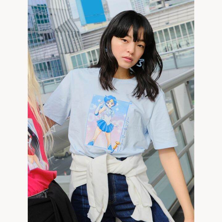 Pomelo Sailor Moon x Pomelo เสื้อทีเชิ้ตลาย Sailor Mercury เป็นมิตรต่อ