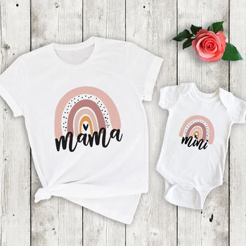 [In stock]mama mini เสื้อแม่ลูกสายรุ้งสำหรับเด็ก T เสื้อแม่ลูกหญิงขายร้อนผ้าฝ้ายแขนสั้น
