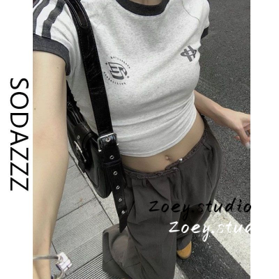 Zoey.Studio เสื้อครอป เสื้อยืด ชุดเซ็ทผู้หญิง เสื้อยืดคอกลม เสื้อยืด ผญสวย ๆ เวอร์ชั่นเกาหลี ผ้าคอตตอน ใส่สบาย เรียบง่าย 2023NEW 36Z230908