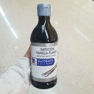 ขนมอร่อย เคี้ยวเพลิน🔹 (x1) แมคคอมิค วัตถุแต่งกลิ่นรสเลียนธรรมชาติ กลิ่นวนิลา Mccormick Imitation Vanilla Flavor 473ml🔹