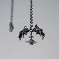 Vivienne Westwood NANASPACE-Devil ไทเทเนียมสีดำปีกเพชรสร้อยคอดาวเสาร์เท่สุดๆพังก์ค้างคาว