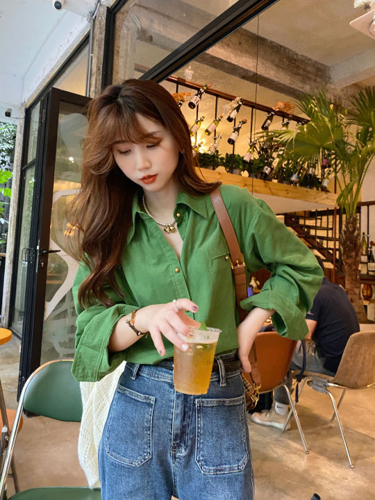 เสื้อเชิ้ตผ้าลูกฟูกสีเขียวแขนยาวของผู้หญิง-เสื้อเสื้อแขนยาวบางผ้าลูกฟูกสีเขียวอเนกประสงค์สไตล์เกาหลี