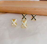 goodgift_station-Cross earrings S925 Silver Needle ต่างหูแบบเจาะ รูปกากบาท สีขาวและสีดำ ตัวเรือนสีทอง ก้านเงิน 92.5