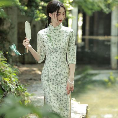 2022เกล็ดหิมะพิมพ์กลางความยาวชุด Cheongsam ย้อนยุคปรับปรุงโบราณ Cheongsam สาวหนุ่ม