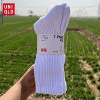 Uniqlo/Uniqlo 7ชุดคู่ชายหญิงสีบริสุทธิ์ด้านล่างผ้าขนหนูสีดำและสีขาวกีฬาบาสเกตบอลถุงเท้าผ้าฝ้ายสูง