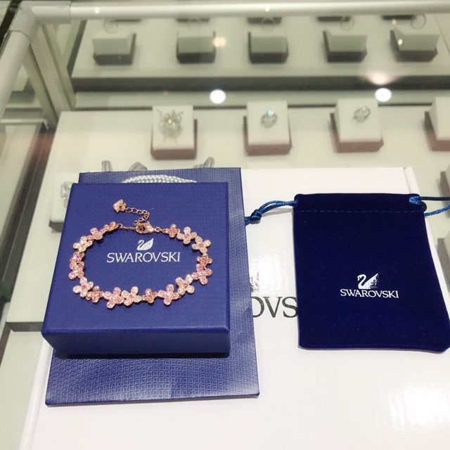 swarovski-2019-สร้อยข้อมือลายดอกไม้สีโรสโกลด์-18-k-สําหรับผู้หญิง