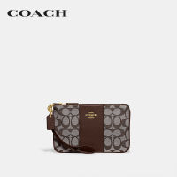 COACH กระเป๋าคล้องมือขนาดเล็กผู้หญิงรุ่น Small Wristlet In Signature Jacquard สีน้ำตาล CD696 B4S0M