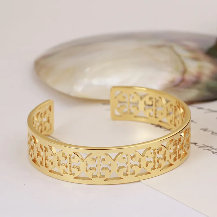 TORY BURCH Tory Burch European and American style simple metal texture hollow round personality open TB bracelet TORY BURCH Tory Burch European and American style simple metal texture hollow round personality open TB bracelet